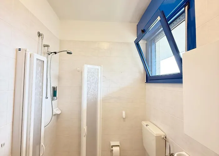 Grazioso N 61 A 100 Mt Dal Mare