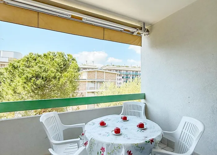 Grazioso N 61 A 100 Mt Dal Mare