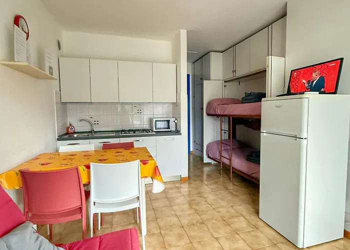 Grazioso N 61 A 100 Mt Dal Mare *